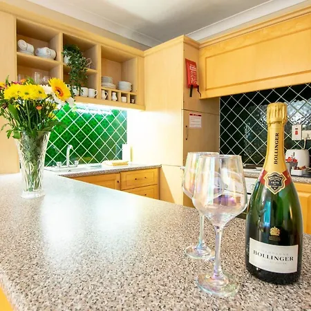 The Reek At The Harbour Mills By Shortstays *